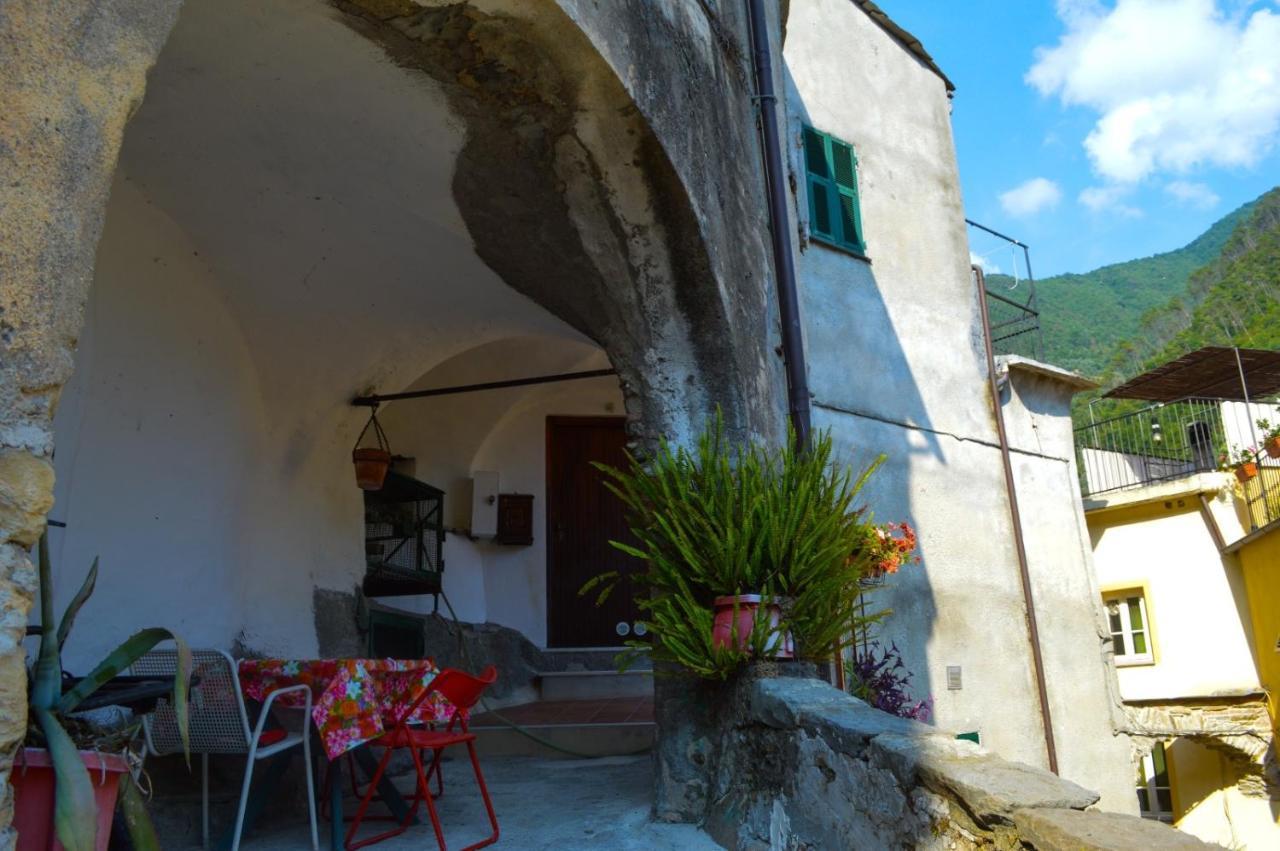 Alloggio U Sportegu Da E Monti A Giaia Villa Badalucco Bagian luar foto