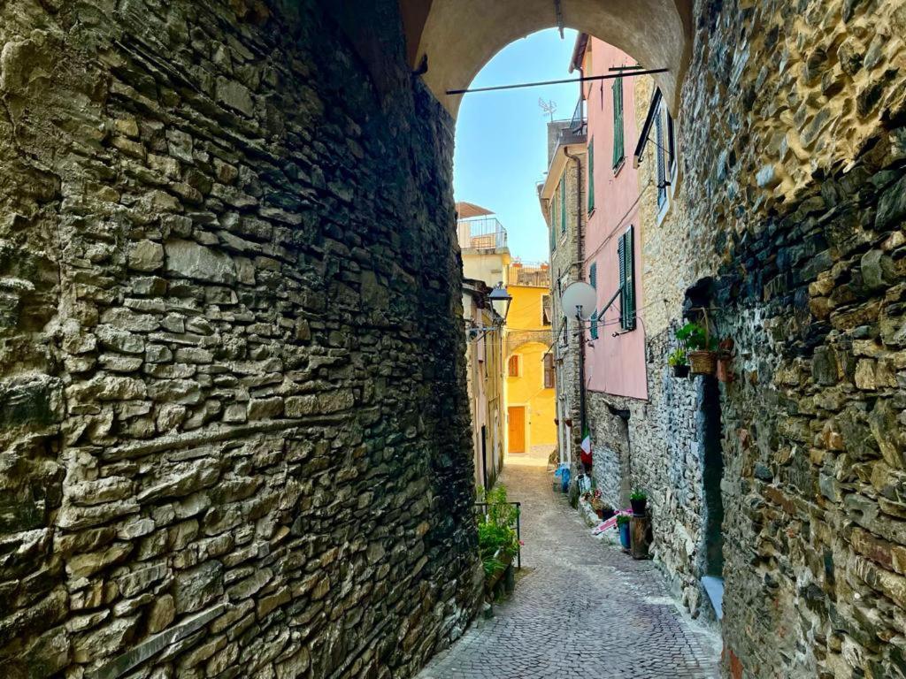 Alloggio U Sportegu Da E Monti A Giaia Villa Badalucco Bagian luar foto