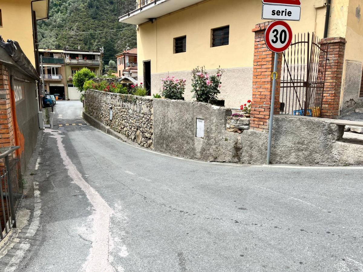 Alloggio U Sportegu Da E Monti A Giaia Villa Badalucco Bagian luar foto